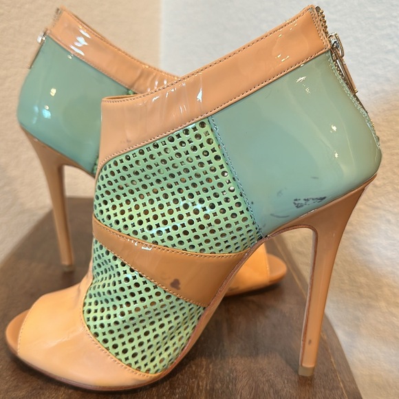 AlexandraG Laser Patent Bootie Heels Women’s Size 39 US 81/2 - Picture 7 of 13